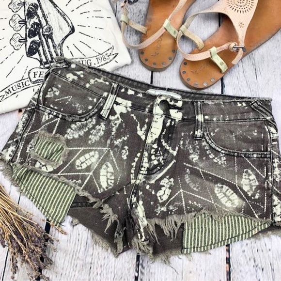 Free People - funky short shorts - Picture 4 of 8
